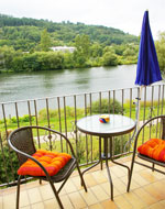 Ferienwohnungen direkt am Wasser Zell Mosel